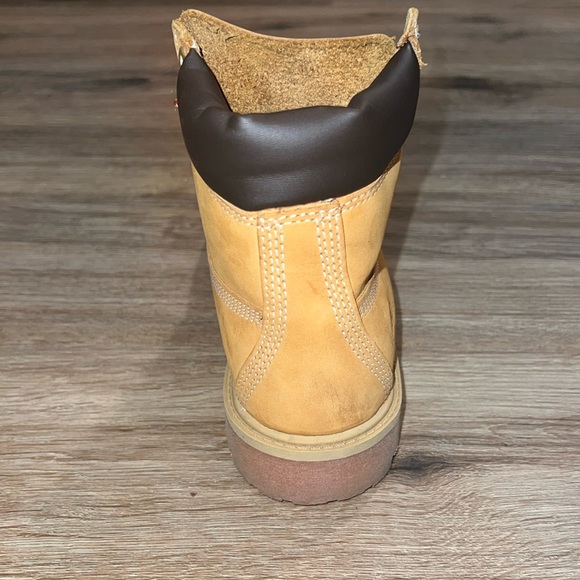 Gently used Kids Timberland Boots - Picture 6 of 9